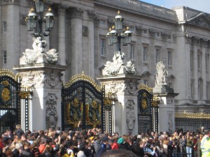 IMG_9124 Palace gates with throngs of people